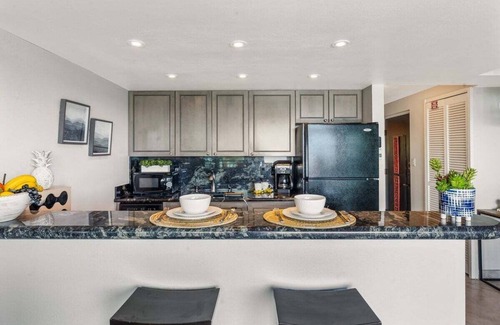 Honokowai Condo | HN 208 Updated OceanFront 2BD w PoolAirbnb 2025 Di