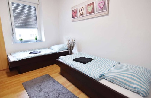 Mechernich Apartment | HÖ01 large apartment with dryer and washing machine