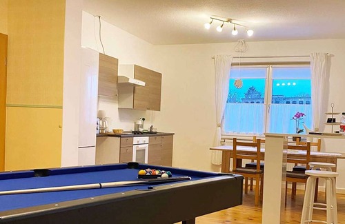 Zwickau Apartment | HÖ01 large apartment with dryer and washing machine