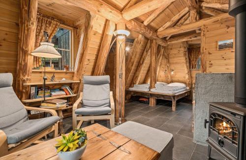 Hol House | "Hobbit"like cabin