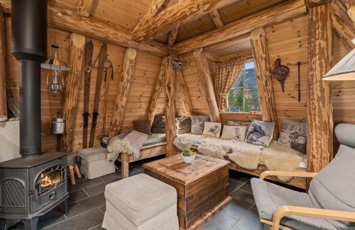 Hol House | "Hobbit"like cabin