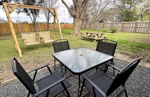 Houston House | Hobby Airport/Downtown/Nasa - 3 Beds, 2 Baths