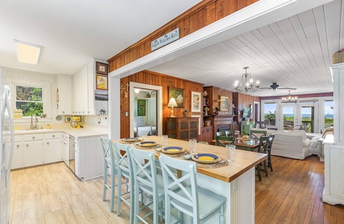 Isle of Palms House | Hobie’s Hangout, Isle of Palms Beach Front