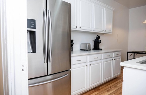Hoboken Apartment | Hoboken Haven – Heart of town!