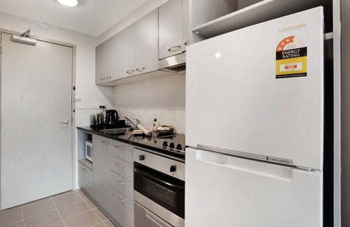 Auckland Central Business District Apartment | Hobson's Apartment with Pool and View