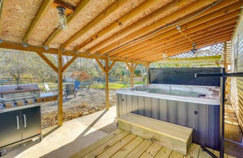 Rockbridge House | Hocking Hills Hideaway with Hot Tub and Fire Pit!