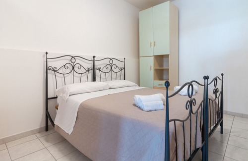 Cassano delle Murge House | Holiday Home "In Villa sulla Murgia Uno" with Shared Pool & Wi-Fi