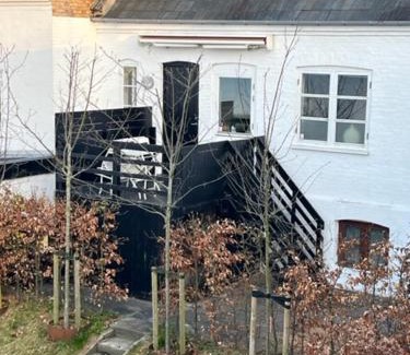 Holbaek Apartment | Holbæk. Byhus med fjordudsigt, og 5 min. til bymidten