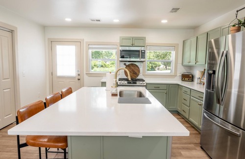 Hanahan House | Holcombe Premier: Modern Luxury : 4br Home