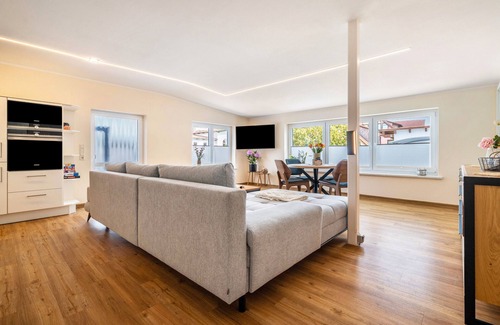 Feldberger Seenlandschaft Apartment | Holiday Apartment 'An Der Alten Bäckerei' with Lake View, Private Pool and Wi-Fi