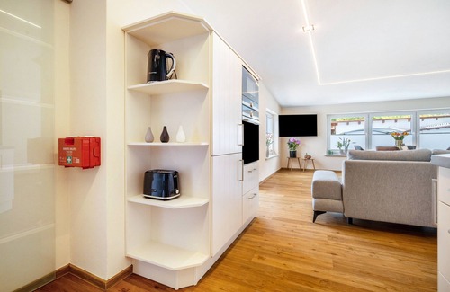 Feldberger Seenlandschaft Apartment | Holiday Apartment 'An Der Alten Bäckerei' with Lake View, Private Pool and Wi-Fi