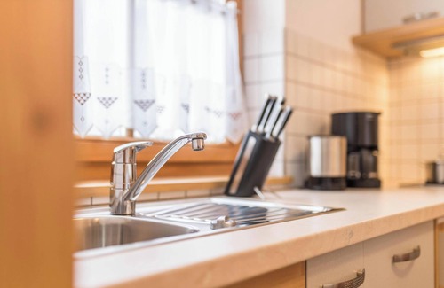 Valle Aurina Apartment | Holiday Apartment "Hollenze - Gruberhof" with Wi-Fi & Mountain View