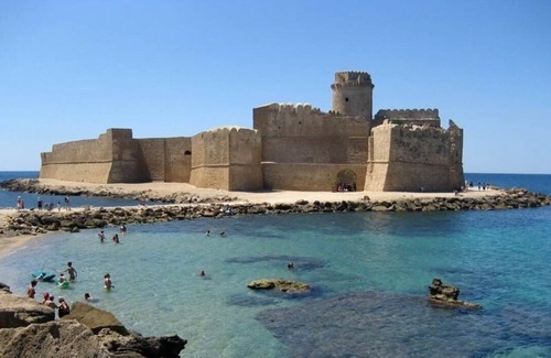 Strongoli Apartment | Holiday apartment directly on the sea