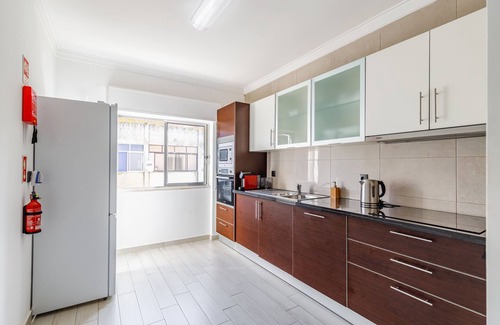 Moita Apartment | Holiday Apartment "Sleeptubal Modern Accommodation" with Balcony & WiFi
