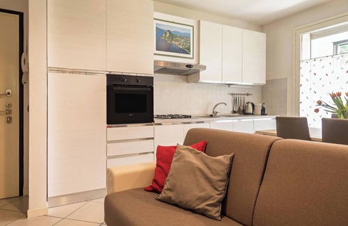 Laveno Apartment | Holiday Apartment "Ormeggio Lago Maggiore" with Mountain View, Wi-Fi & Terrace