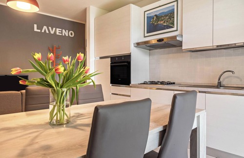 Laveno Apartment | Holiday Apartment "Ormeggio Lago Maggiore" with Mountain View, Wi-Fi & Terrace