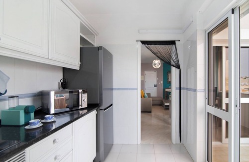 Armacao de Pera Apartment | Holiday Apartment 'Blue House' with Shared Pool, Balcony & Wi-Fi