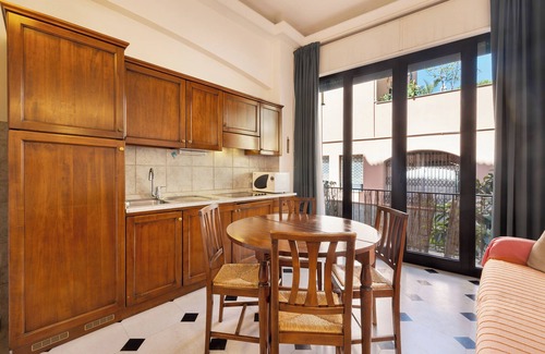 Varigotti Apartment | Holiday Apartment '5 Mehari' with Balcony, A/C & Wi-Fi