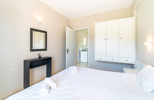 Gardenos Apartment | Holiday Apartment "Ariel Studio 3" with Balcony, Shared Terrace & Wi-Fi