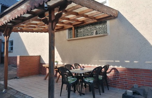 Badenhard Apartment | Holiday Apartment 'Auf Dem Land' with Shared Terrace, Shared Garden and Wi-Fi