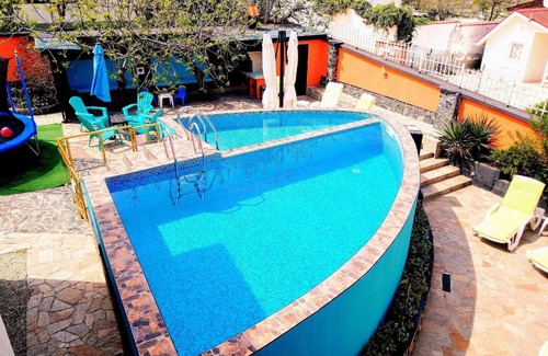 Chernomorets Apartment | Holiday apartment Chernomorets for 1 - 4 persons with 4 bedrooms - Row house