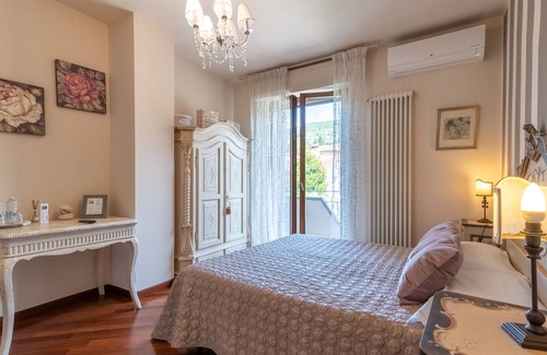 Puliciano Apartment | Holiday Apartment "Casa Le Rose" with Mountain View, Private Terrace & Wi-Fi