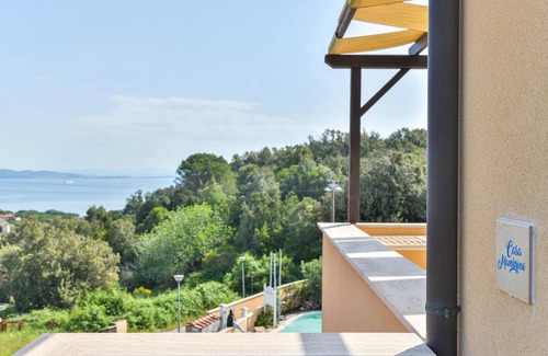 Cavo Apartment | Holiday Apartment 'Casa Mambrino' with Sea View, Shared Pool, Private Terrace & Wi-Fi