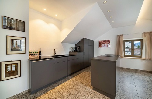 Merano Apartment | Holiday Apartment "Domus Faber 5" with Mountain View, Private Terrace & Wi-Fi
