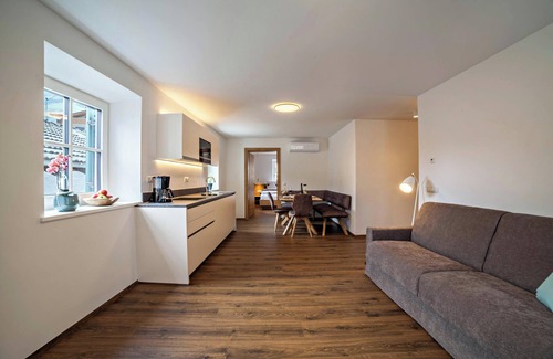 Parcines Apartment | Holiday Apartment "Engel Erker" with Mountain View, A/C, Wi-Fi, Sauna & Terrace