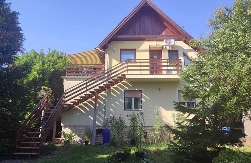 Balatonfured Apartment | Holiday apartment with modern furniture and washing machine