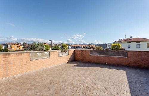 Stabbia Apartment | Holiday Apartment 'Casa Fiorita' with Terrace, Balcony & Wi-Fi