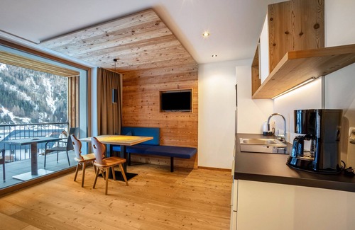 San Giacomo Apartment | Holiday Apartment "Stoana 3-6" with Relaxing Wellness Area