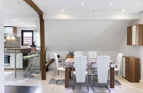 Augsfeld Apartment | Holiday Apartment 'Jasmin' with Wi-Fi