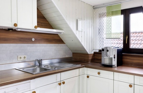 Augsfeld Apartment | Holiday Apartment 'Jasmin' with Wi-Fi
