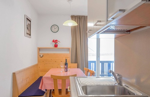 Valdaora di Sopra Apartment | Holiday Apartment “Kruma - Bankl 2” with Mountain View, Wi-Fi & Balcony
