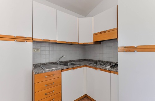 Procchio Apartment | Holiday Apartment 'La Spiga' with Terrace, Shared Garden and Wi-Fi