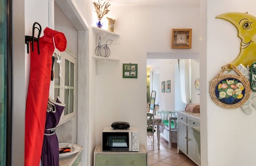 Avegno Apartment | Holiday Apartment "Le Cicale a Due Passi dal Mare" with Shared Garden