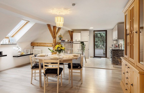 Jahrstedt Apartment | Holiday Apartment 'Lieblingsgast' with Private Terrace, Balcony and Wi-Fi