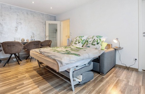 Westhagen Apartment | Holiday Apartment 'Maria' with Balcony & Wi-Fi