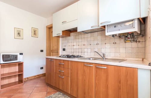 Mezzana Apartment | Holiday Apartment 'Maso Noce 2' with Mountain View, Garden & Wi-Fi