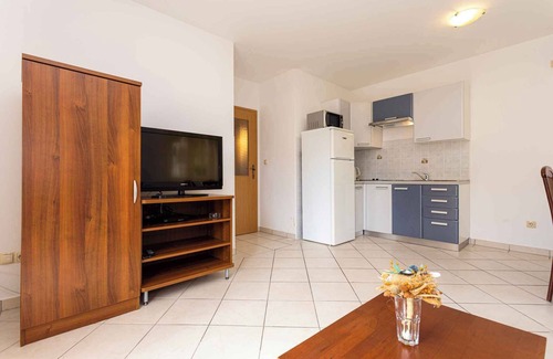 Baska Apartment | Holiday apartment near the center and the beach