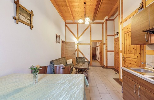 Krostitz Apartment | Holiday Apartment No. 5 "Kiefer" with Shared Garden and Wi-Fi
