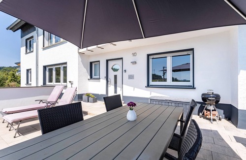 Balve Apartment | Holiday Apartment 'Panoramanest' with Private Terrace, Private Garden and Wi-Fi