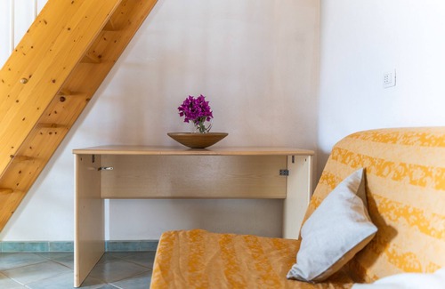Capo Testa House | Holiday Apartment 'Reparata' near the Beach with Sea View, A/C & Wi-Fi