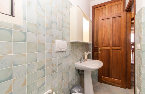 Capo Testa House | Holiday Apartment 'Reparata' near the Beach with Sea View, A/C & Wi-Fi