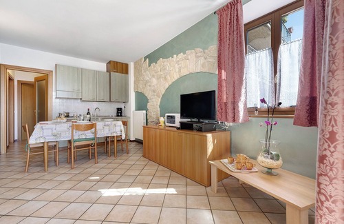 Oldesio Apartment | Holiday Apartment 'Rustico Spagnol 3' with Lake View, Pool & Wi-Fi