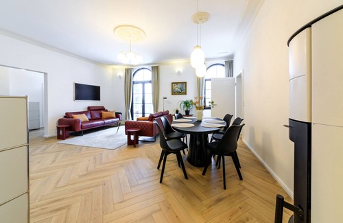 Auerbach Apartment | Holiday Apartment "Schlossplatz Vogtland" with Private Terrace, Private Sauna & Wi-Fi