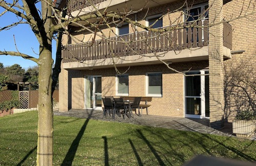 Versmold Apartment | Holiday Apartment 'Seerose' with Lake View, Private Terrace and Wi-Fi