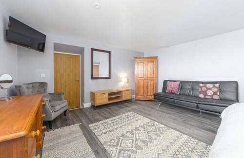 Mount Murray Apartment | Holiday apartment sleeping 2 on a farm close to Douglas