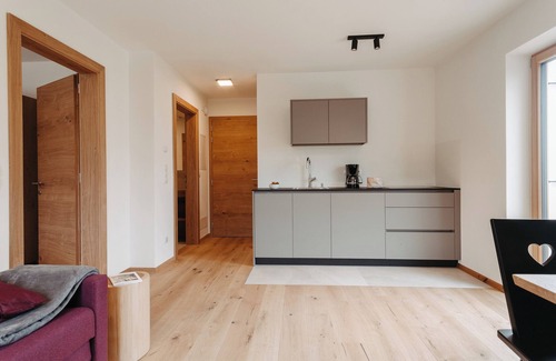 Merano Apartment | Holiday Apartment "Torgglbauer 3" with Mountain View, Pool, Terrace & Wi-Fi